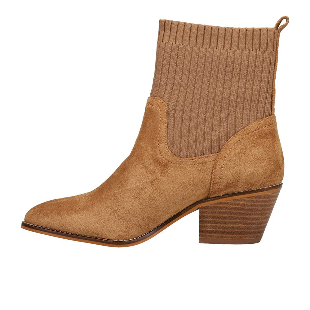 Crackling Pull On Pointed Toe Boots