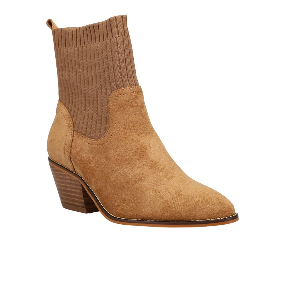 Crackling Pull On Pointed Toe Boots